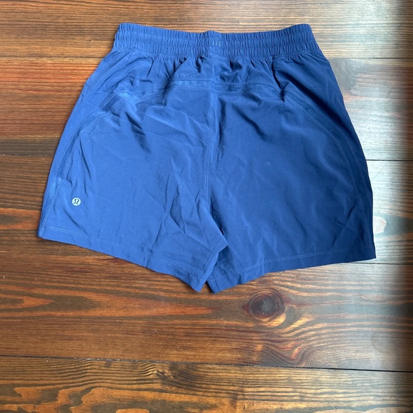 Lululemon Men’s Navy Pace Breaker Linerless Short 7” size Small - Picture 2 of 5